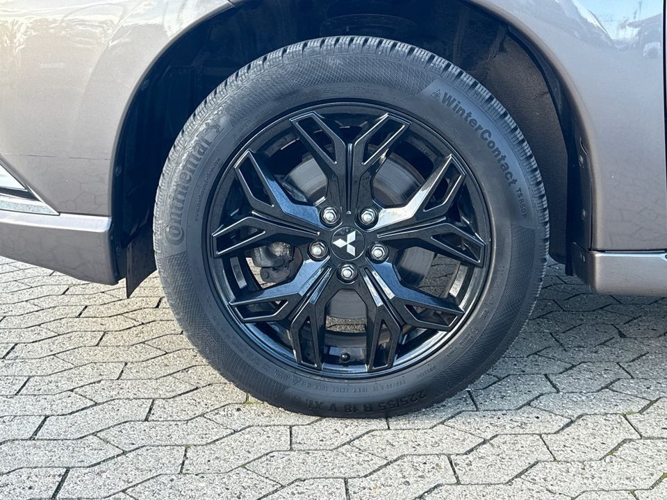 Mitsubishi Outlander 2,4 PHEV Intense CVT 4WD 5d