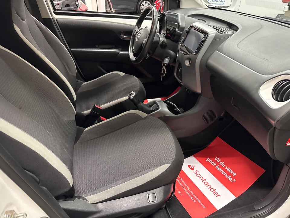 Toyota Aygo 1,0 VVT-i x-press 5d