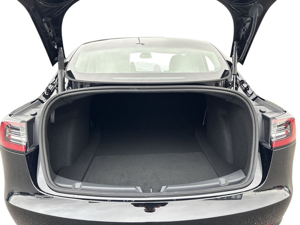 Tesla Model 3 RWD 4d