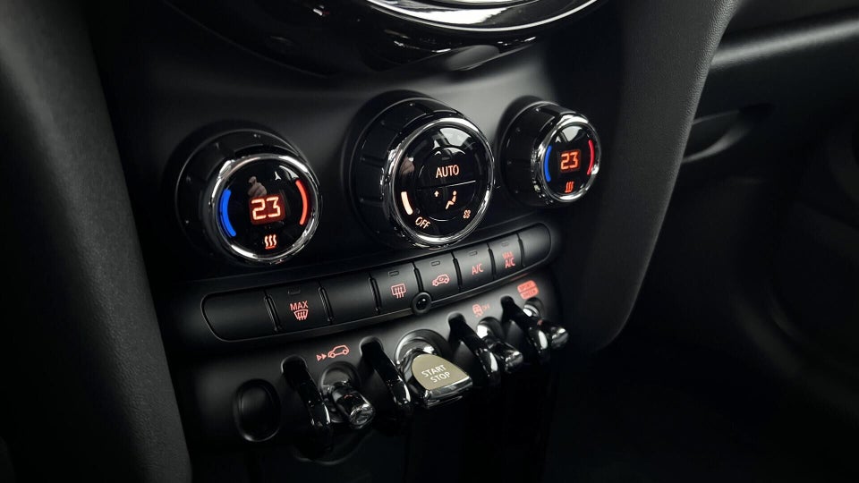 MINI Cooper SE Essential 3d