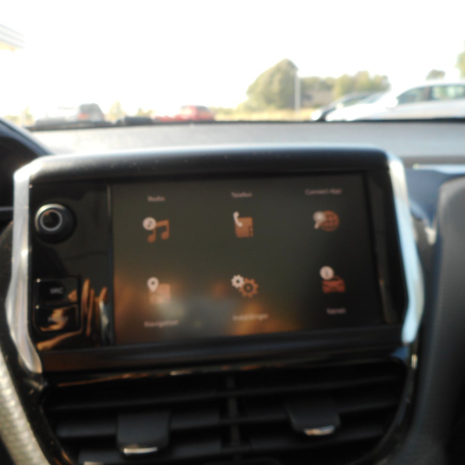 Peugeot 2008 1,6 BlueHDi 100 Allure Sky 5d