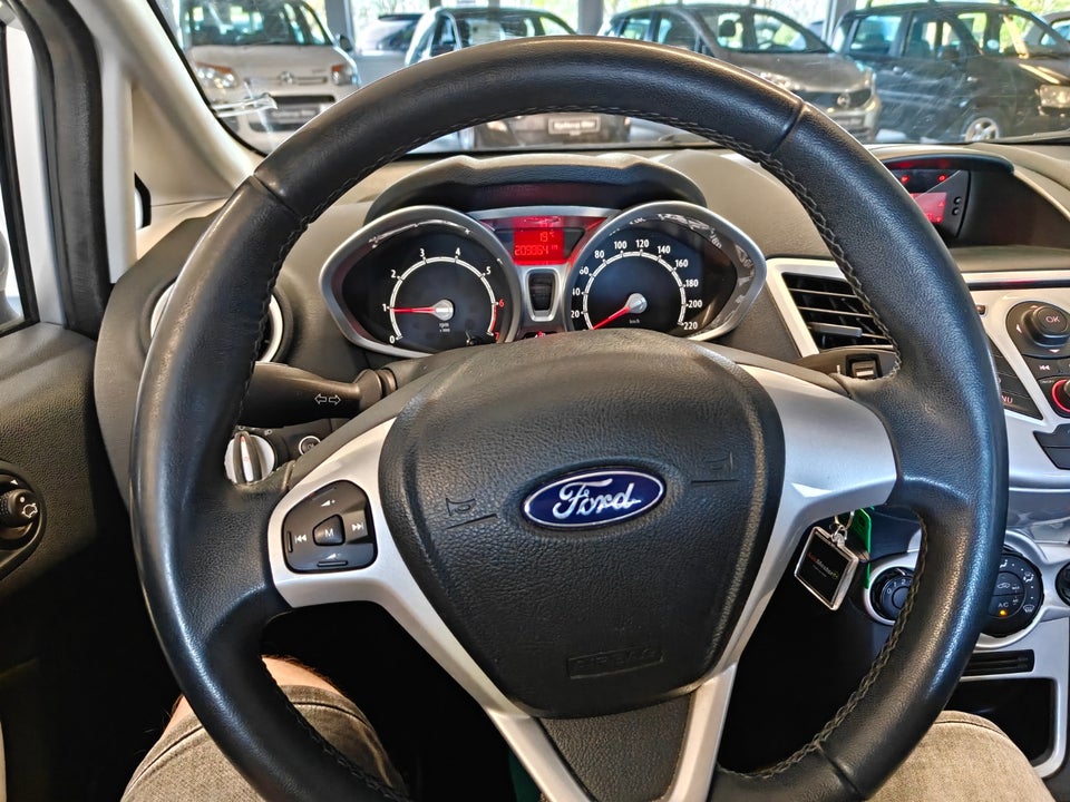 Ford Fiesta 1,4 Titanium 5d
