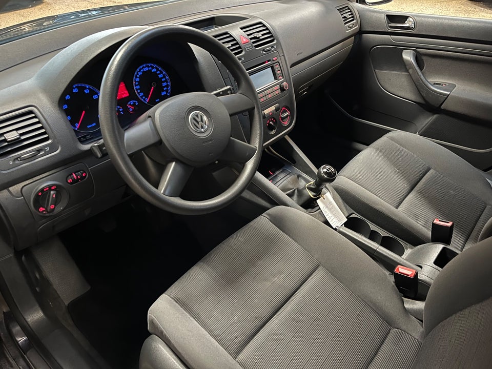 VW Golf V 1,6 FSi Trendline 5d