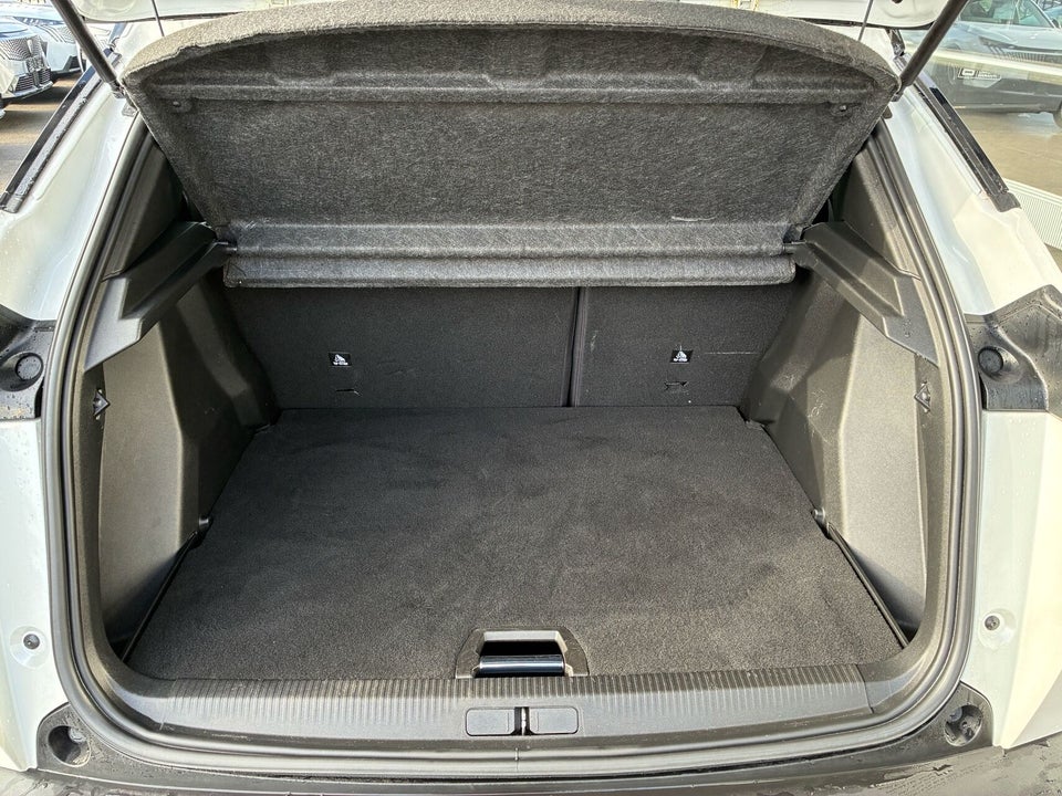 Peugeot e-2008 50 GT 5d