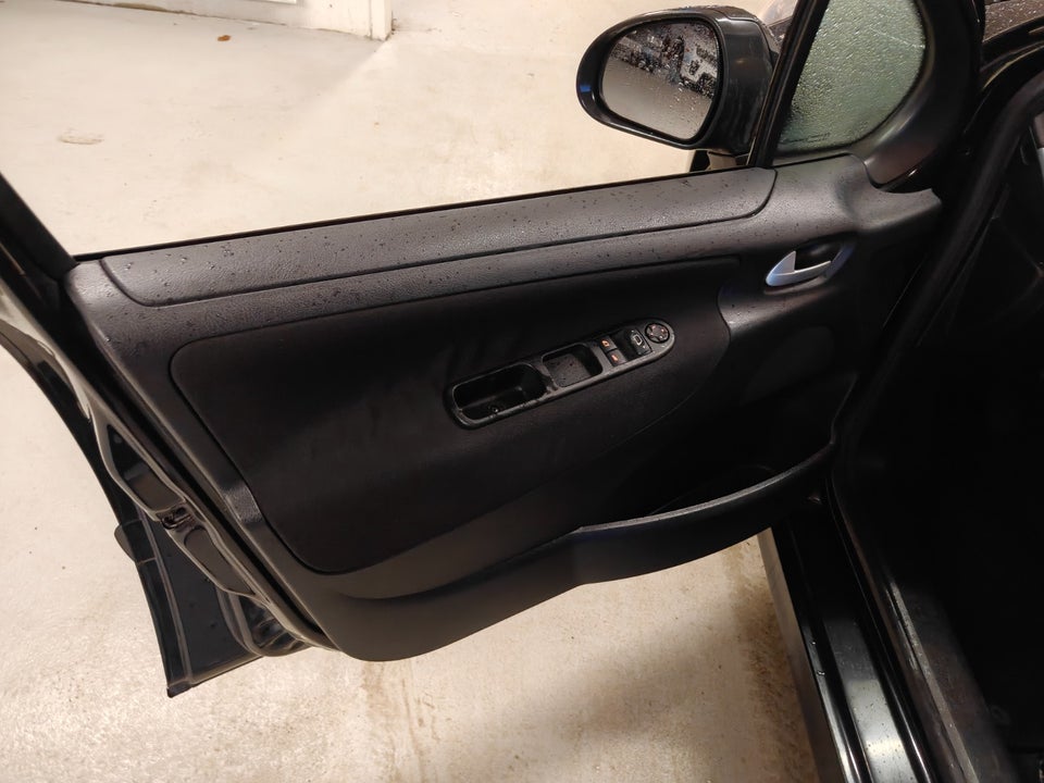 Peugeot 207 1,4 Comfort+ 5d