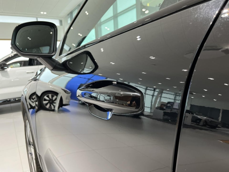 Volvo XC40 ReCharge Extended Range Plus 5d
