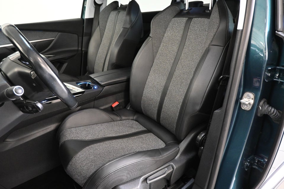 Peugeot 5008 1,2 PureTech 130 Allure 7prs 5d