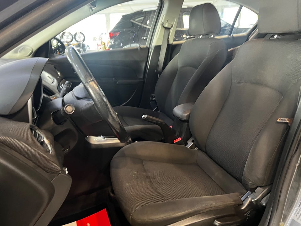 Chevrolet Cruze 1,8 LT 4d