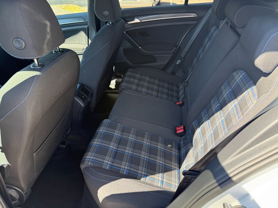 VW Golf VII 1,4 GTE DSG 5d