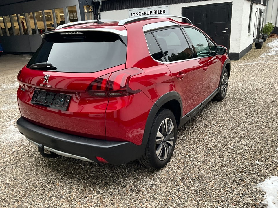 Peugeot 2008 1,2 e-THP 110 Selection Sky 5d