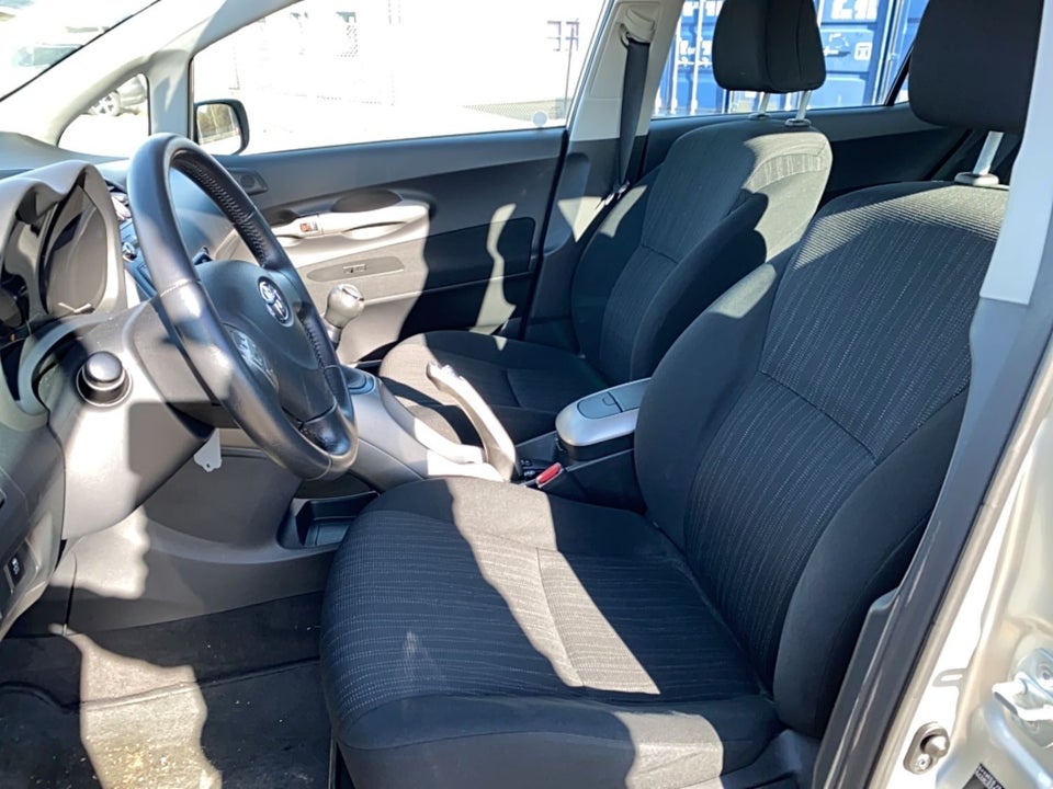 Toyota Auris 1,6 Terra 5d