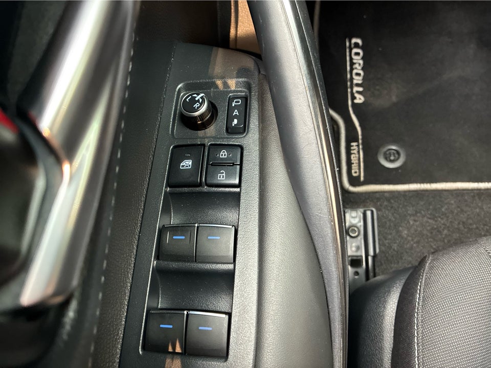 Toyota Corolla 1,8 Hybrid Essential Comfort Touring Sports MDS 5d