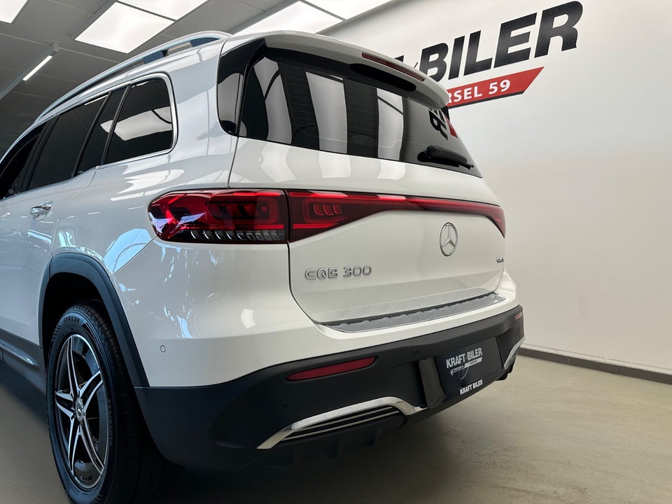 Mercedes EQB300 AMG Line 4Matic 5d
