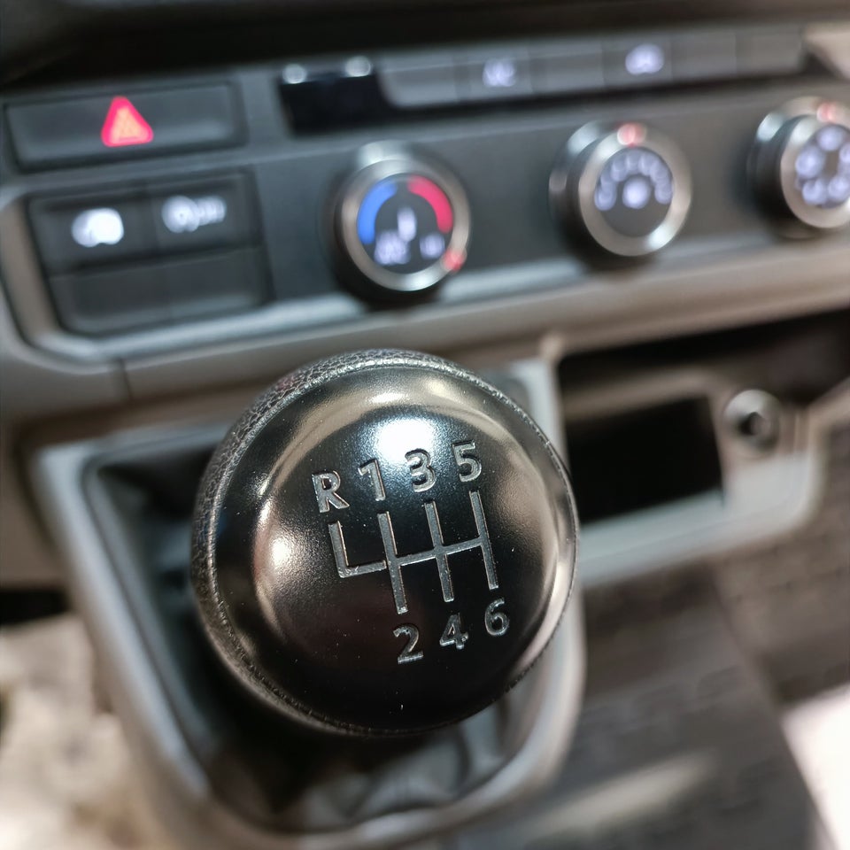 VW Crafter 35 2,0 TDi 140 Kassevogn L3H2