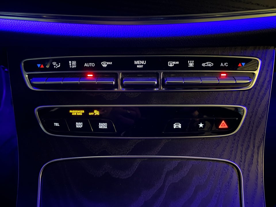 Mercedes E300 de 2,0 AMG Line stc. aut. 4Matic 5d