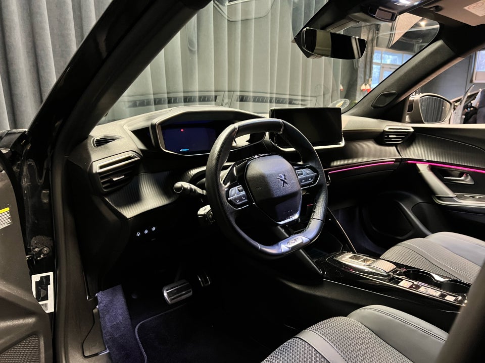 Peugeot e-2008 50 GT 5d