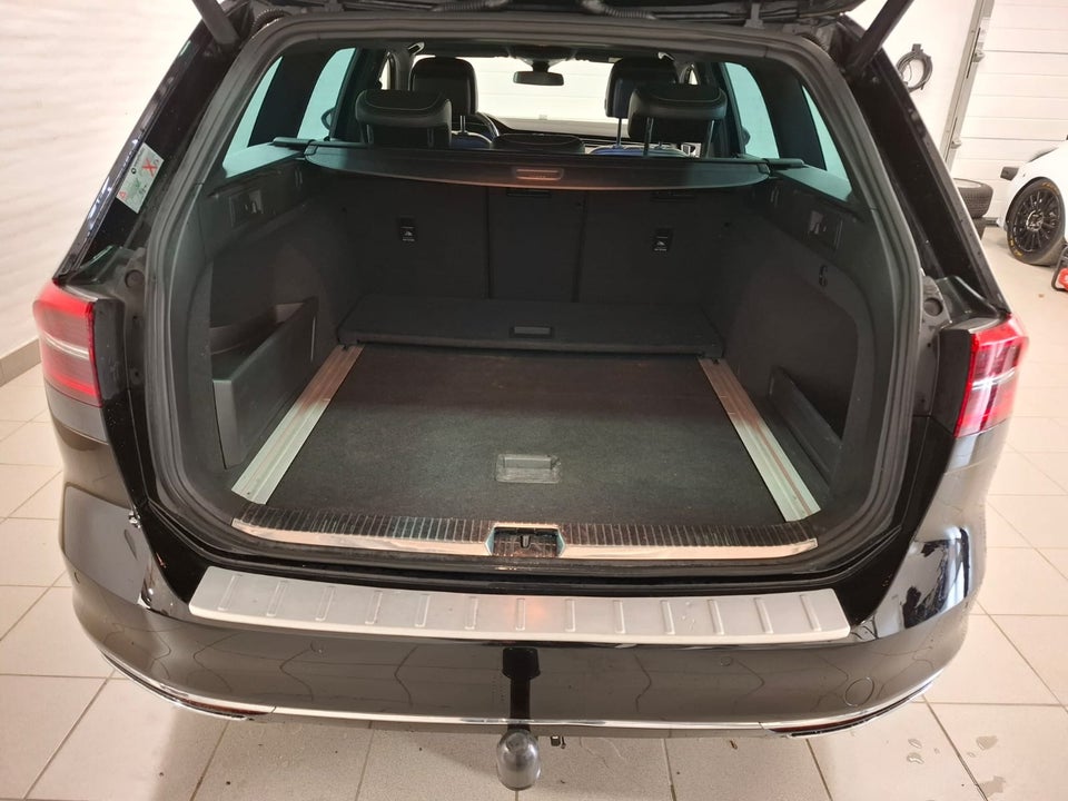 VW Passat 2,0 TDi 240 R-line Variant DSG 4Motion 5d