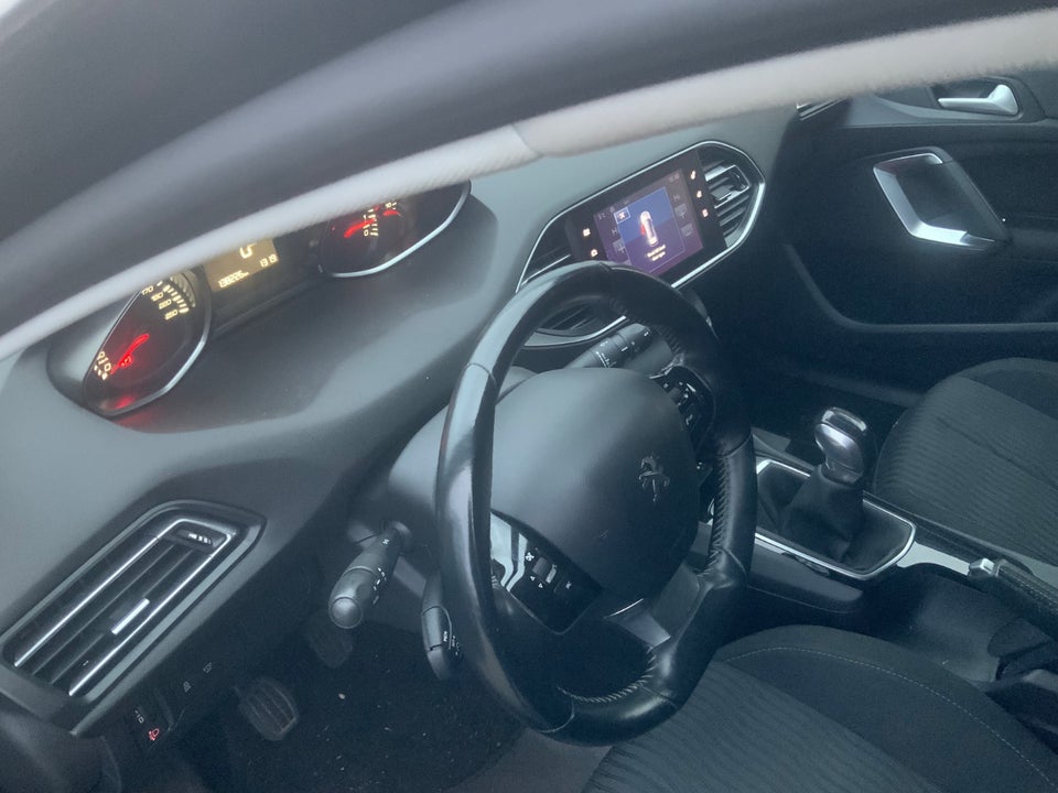 Peugeot 308 1,2 e-THP 110 Access SW 5d