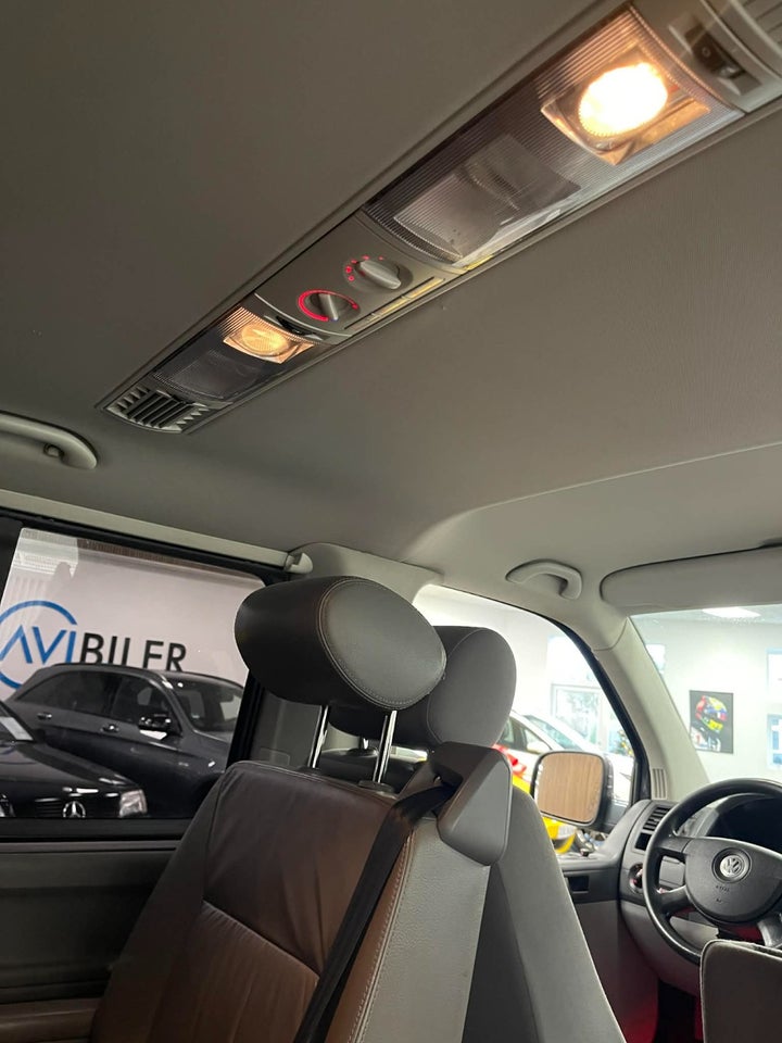 VW Caravelle 2,5 TDi 130 Comfortline aut. lang 4d