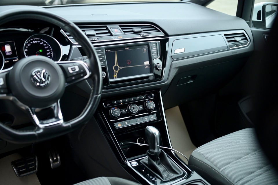 VW Touran 2,0 TDi 150 R-line DSG 7prs 5d