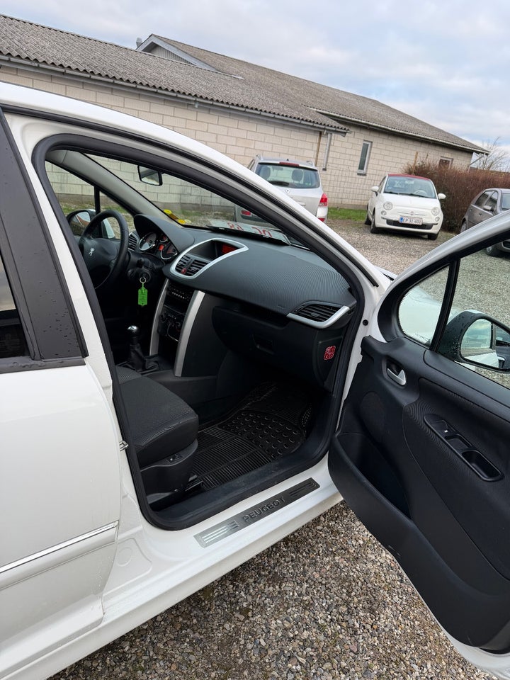 Peugeot 207 1,6 HDi 92 Active 5d