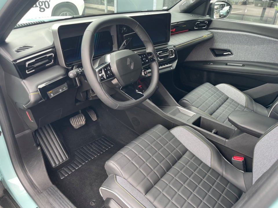 Renault 4 E-Tech 52 Iconic 5d