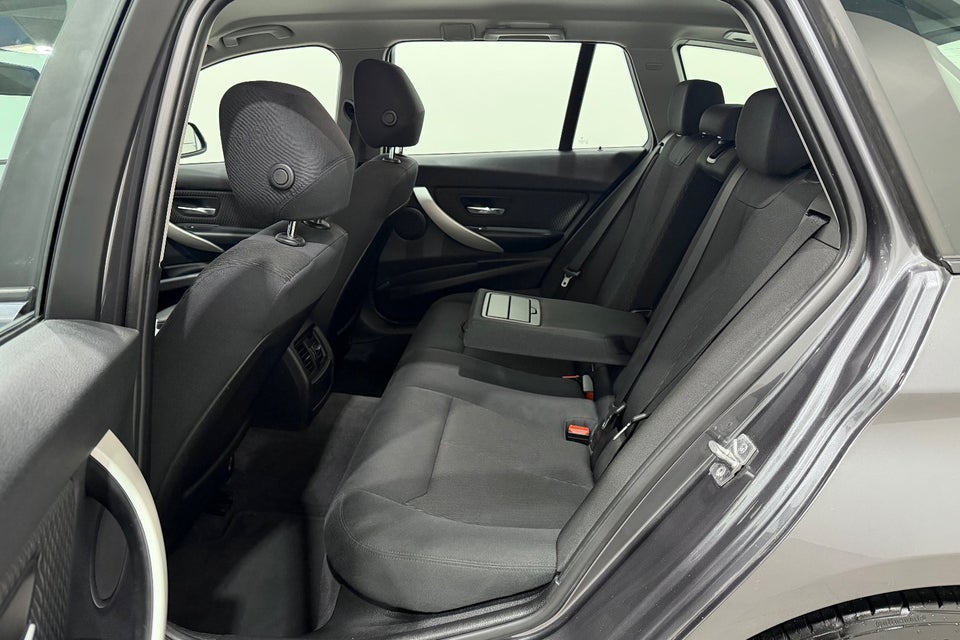 BMW 320d 2,0 Touring 5d