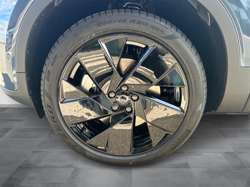 Volvo EX40 Extended Range Black Edition 5d