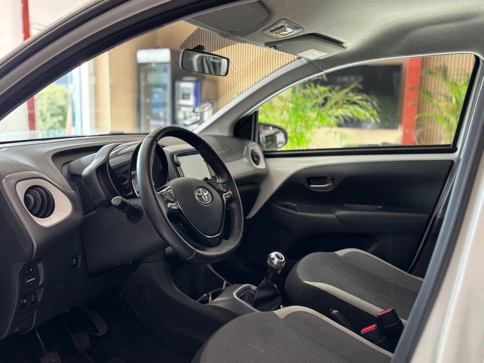 Toyota Aygo 1,0 VVT-i x-press 5d