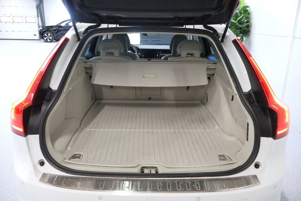 Volvo V90 2,0 D4 190 Momentum aut. 5d