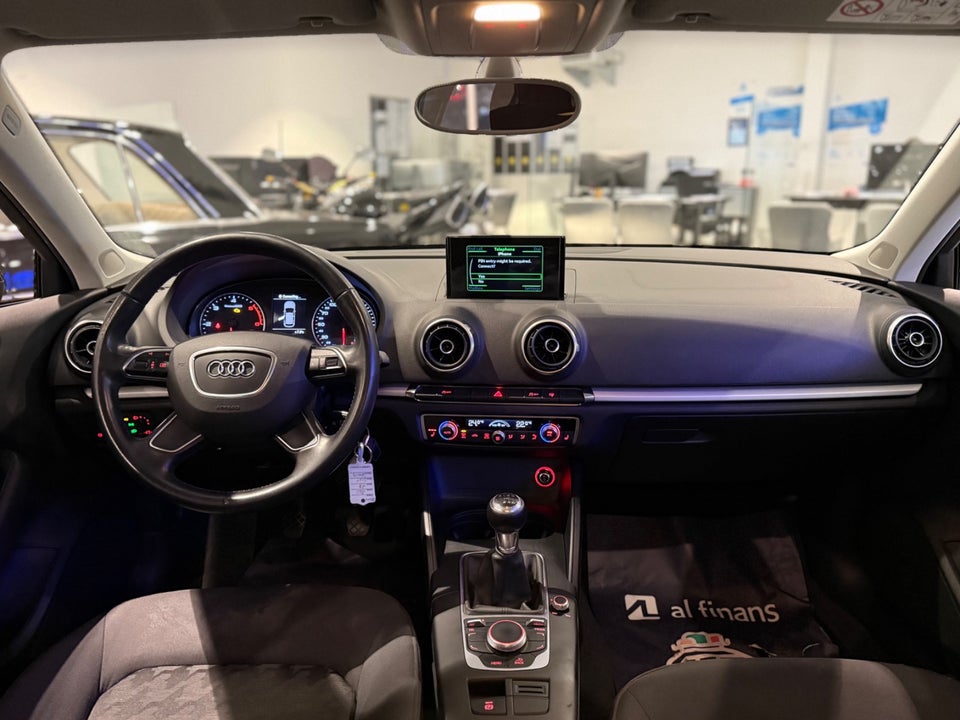 Audi A3 1,6 TDi 110 Ultra Attraction 4d