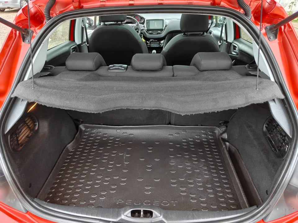 Peugeot 208 1,2 VTi Allure Sky 5d