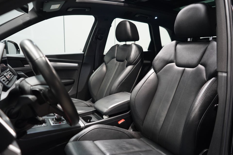 Audi Q5 55 TFSi e Sport quattro S-tr. 5d