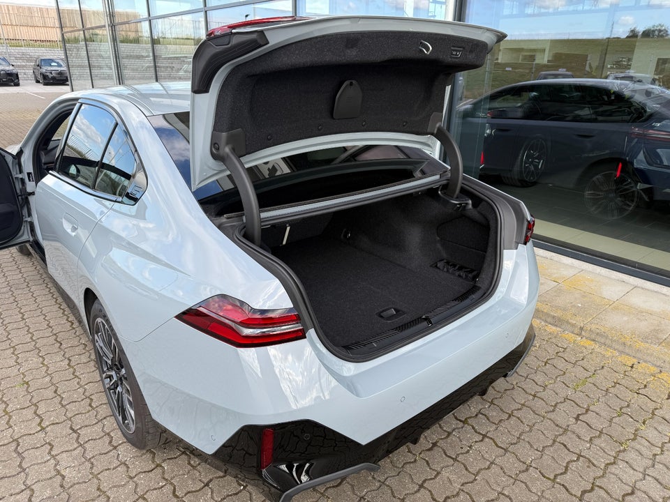 BMW i5 eDrive40 M-Sport Pro 4d