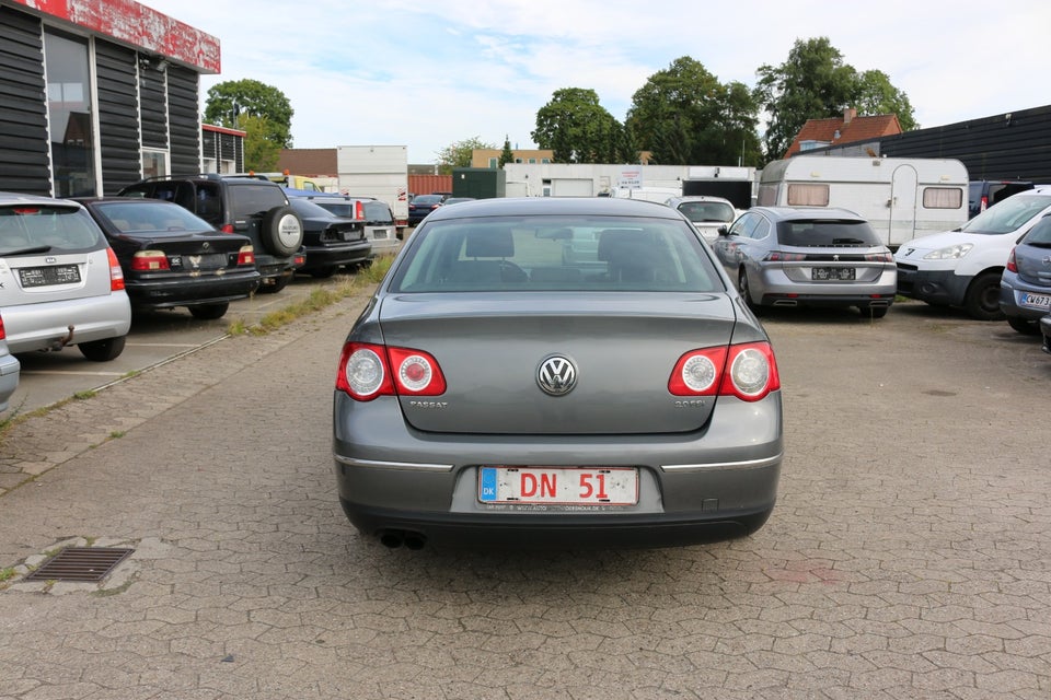 VW Passat 2,0 FSi Trendline 4d