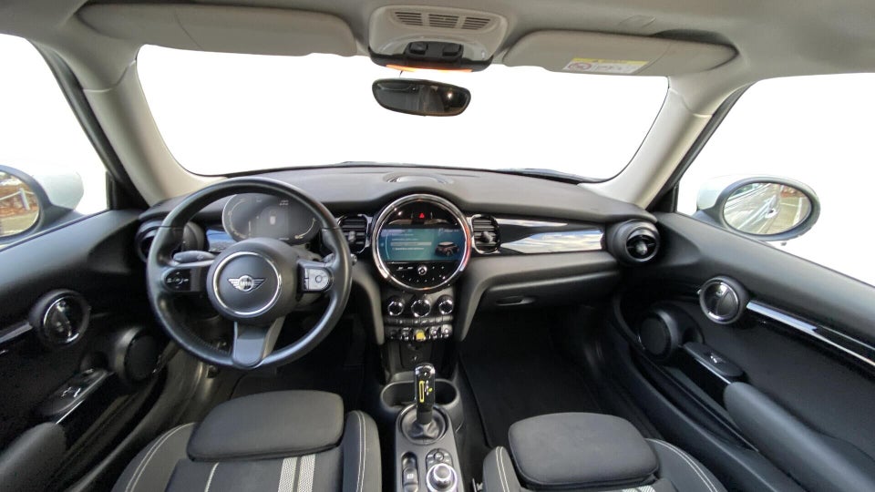MINI Cooper SE Essential 3d
