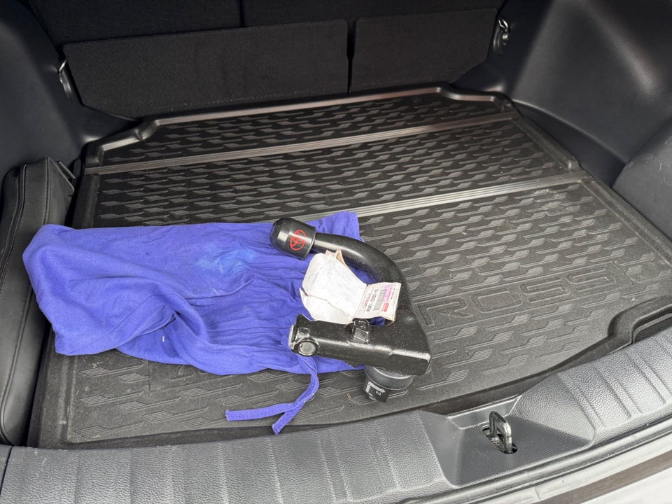 Toyota Corolla Cross 2,0 Hybrid Style Comfort CVT 5d