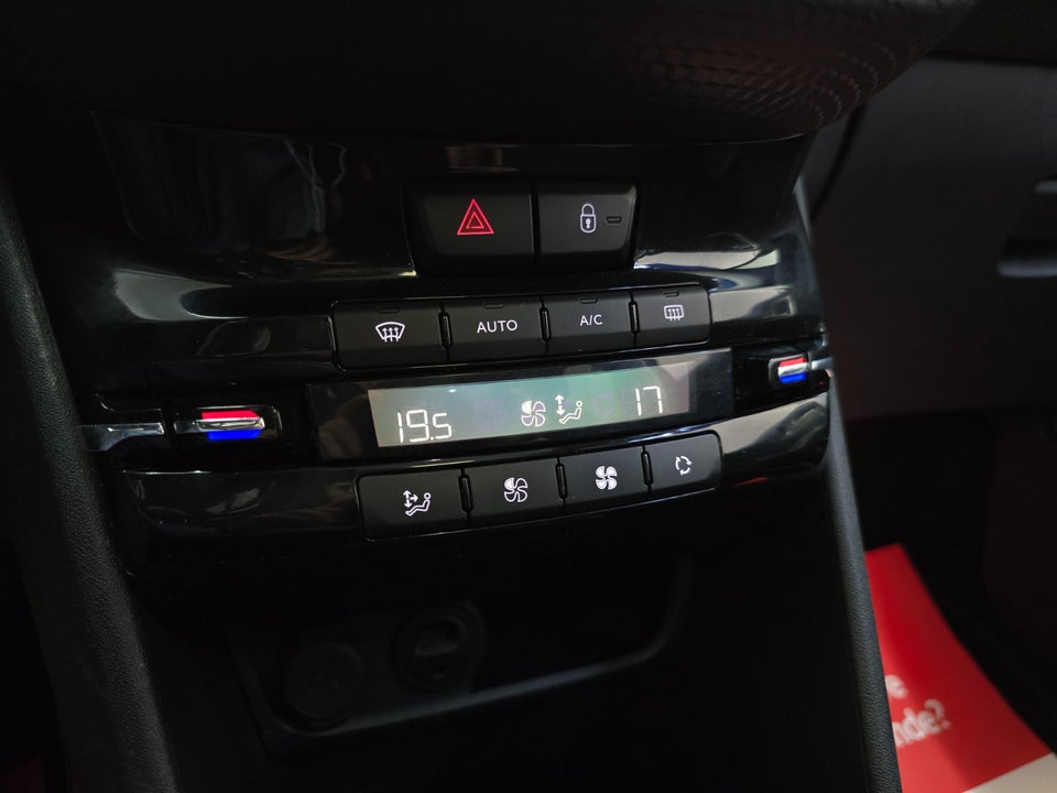 Peugeot 2008 1,2 e-THP 110 Desire Sky 5d