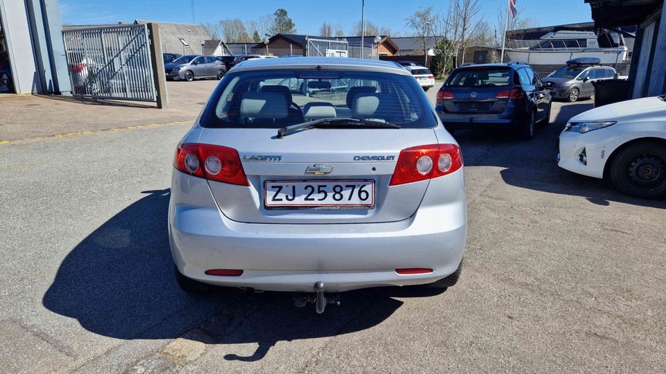 Chevrolet Lacetti 1,6 SX 5d