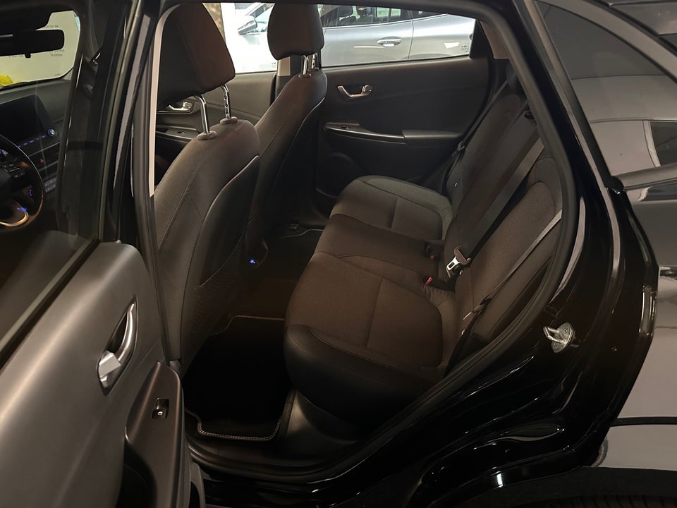 Hyundai Kona 39 EV Essential 5d