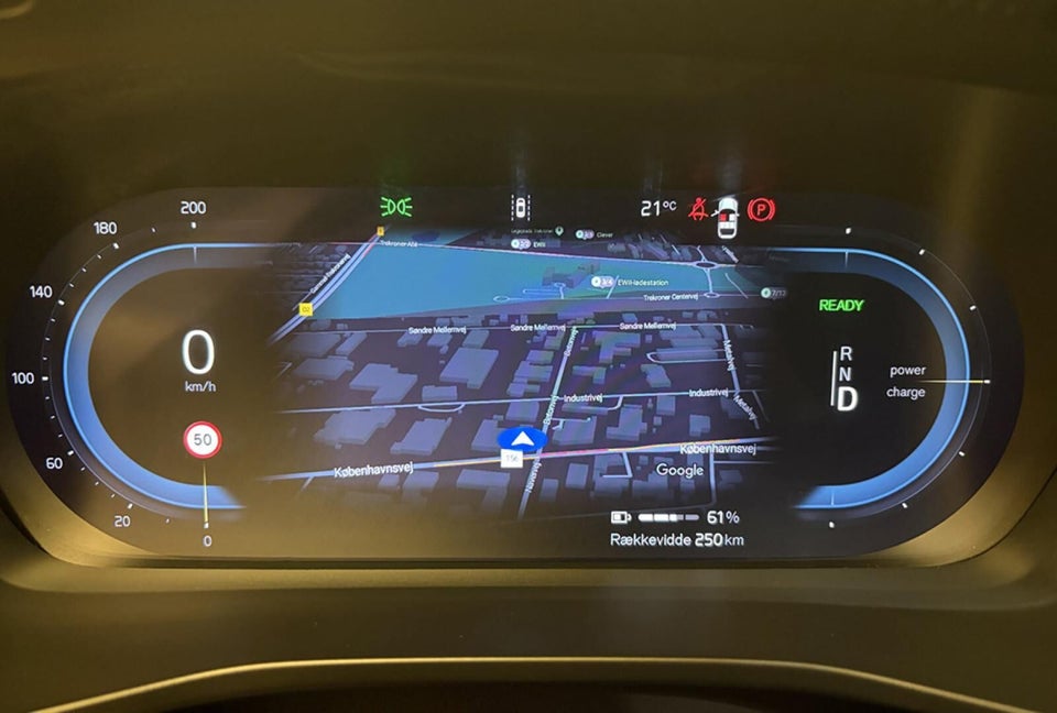 Volvo XC40 Standard Range Plus 5d