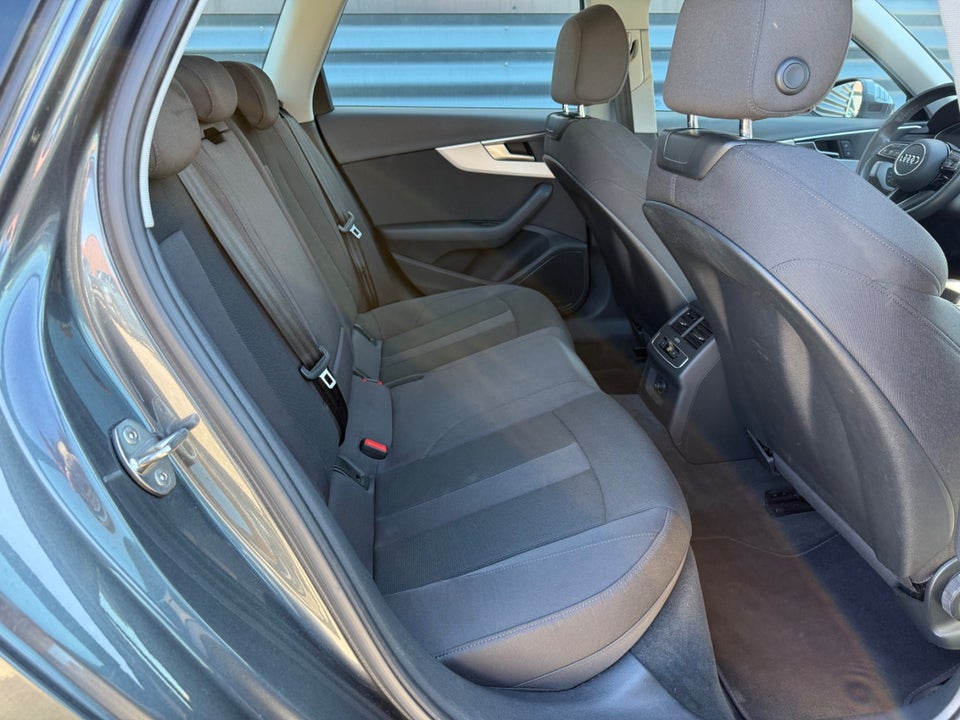Audi A4 40 TDi S-line Avant S-tr. 5d