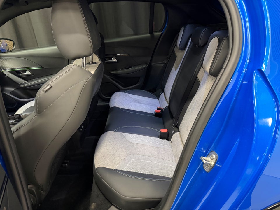 Peugeot e-208 50 GT 5d