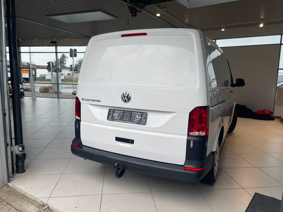 VW Transporter 2,0 TDi 110 Kassevogn kort