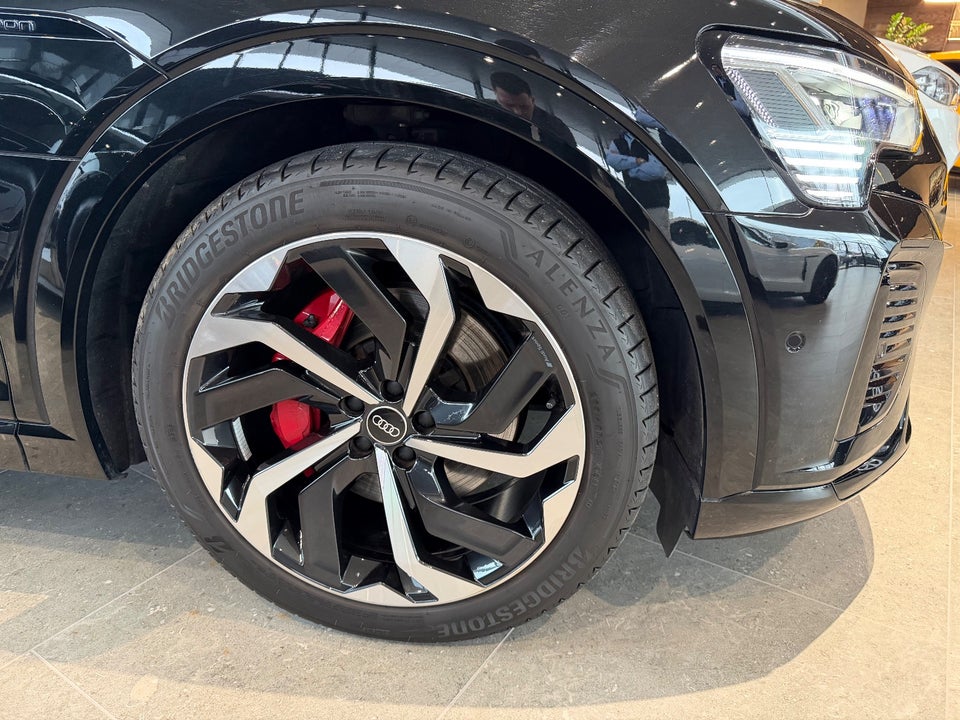 Audi Q8 e-tron 50 S-line quattro 5d