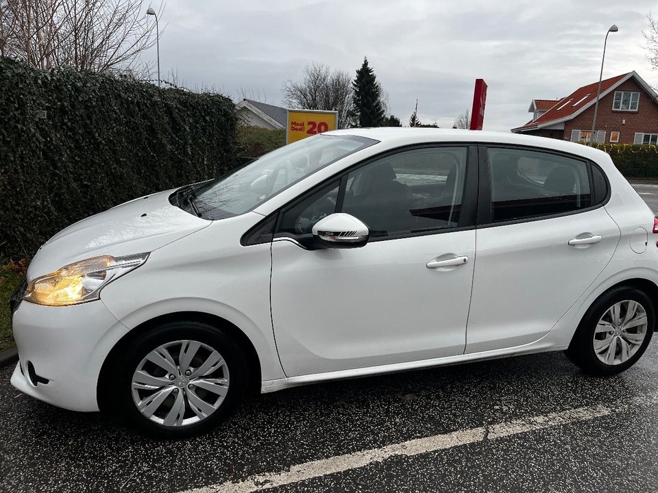 Peugeot 208 1,2 VTi Active 5d