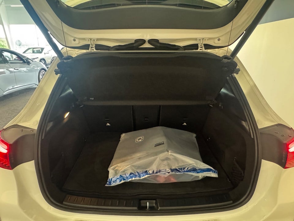 Mercedes EQA300 Progressive 4Matic 5d