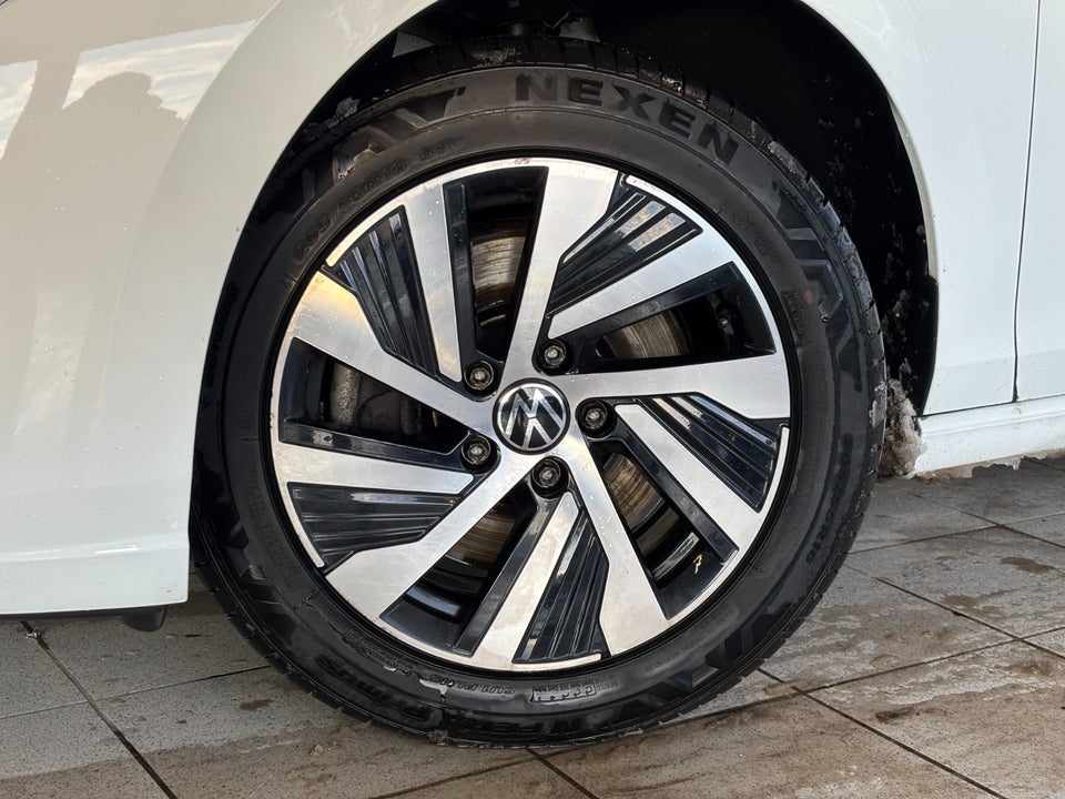 VW Golf VIII 1,4 eHybrid DSG 5d