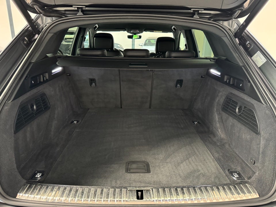 Audi Q8 e-tron 55 S-line quattro 5d