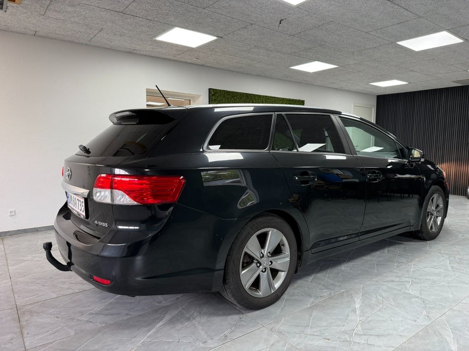 Toyota Avensis 1,8 VVT-i T2 Premium Touring Sports 5d